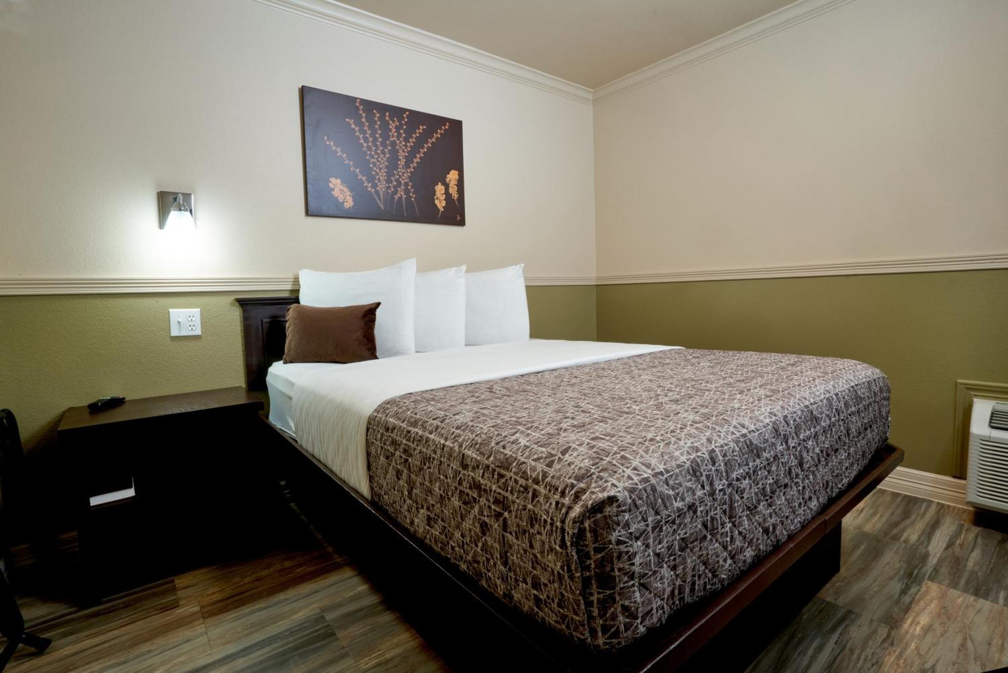 Family Garden Inn & Suites Laredo Extérieur photo