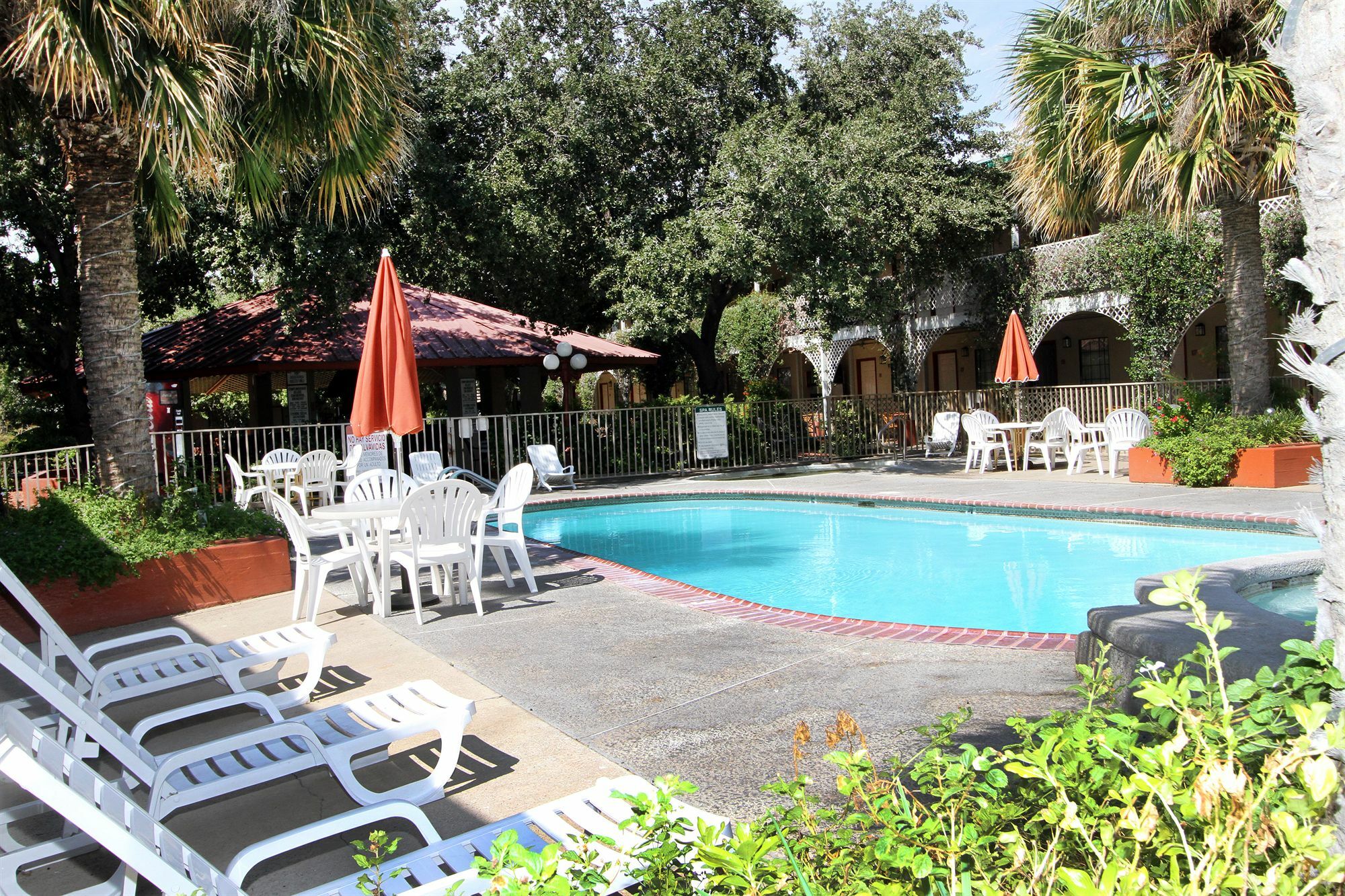 Family Garden Inn & Suites Laredo Extérieur photo